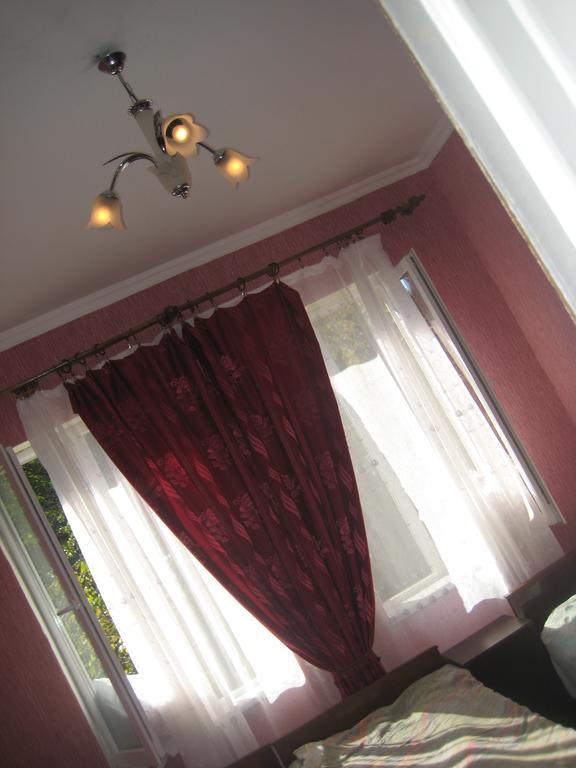 Guesthouse Gegi Kutaiszi Szoba fotó